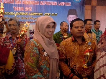 Kepala SMK Muhammadiyah 3 Metro Raih Penghargaan Kepala Sekolah Berprestasi Tingkat Provinsi Lampung Tahun 2015